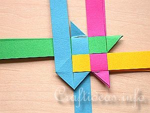 Free Craft Instructions - How to Make a German Paper Star (Froebel Star)  Page 1